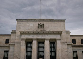 Trump Tests Fed’s Independence With Order Expanding Authority Over Agencies