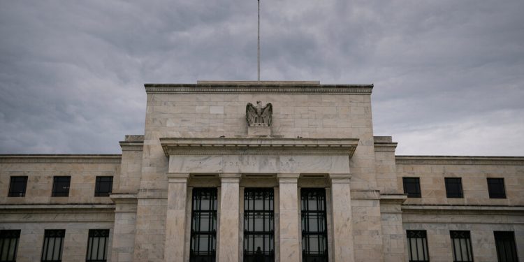Trump Tests Fed’s Independence With Order Expanding Authority Over Agencies