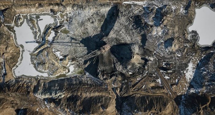 Ukraine agrees minerals deal in bid to improve US ties