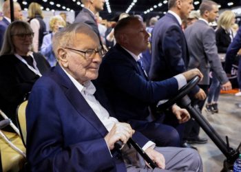Berkshire Hathaway’s cash pile hits record as Warren Buffett dumps stocks