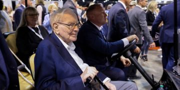 Berkshire Hathaway’s cash pile hits record as Warren Buffett dumps stocks