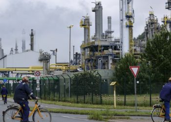 Investors call for vote on any BP rowback on climate goals