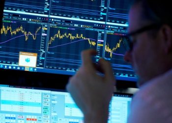 US stocks fall as consumer confidence sinks most in four years