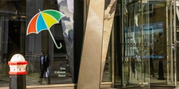 L&G to sell US business in move to slim down and hand cash to shareholders