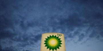 Activist hedge fund Elliott builds stake in struggling BP