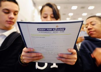 Here’s how to understand your college financial aid offer