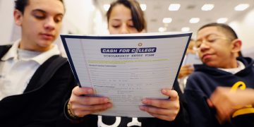 Here’s how to understand your college financial aid offer