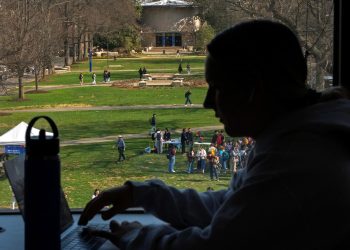 Late student loan bills can drop credit scores by 171 points, Fed reports