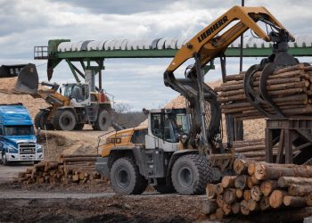 Trump Expands Trade Threats in Global Game of Chicken