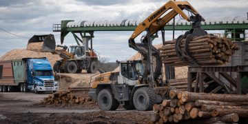 Trump Expands Trade Threats in Global Game of Chicken