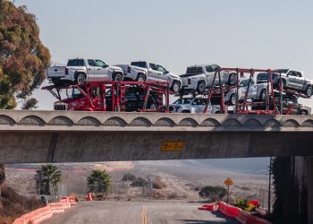 Trump’s Tariffs Leave Automakers With Tough, Expensive Choices