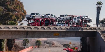 Trump’s Tariffs Leave Automakers With Tough, Expensive Choices