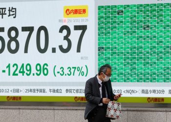 Stocks Sink as Trump’s Tariff Threats Weigh on Confidence