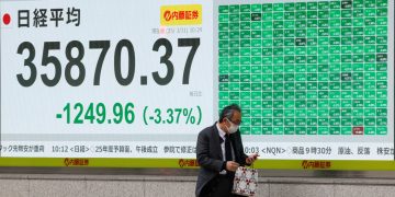 Stocks Sink as Trump’s Tariff Threats Weigh on Confidence