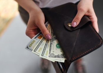 How to deposit cash into a bank account​