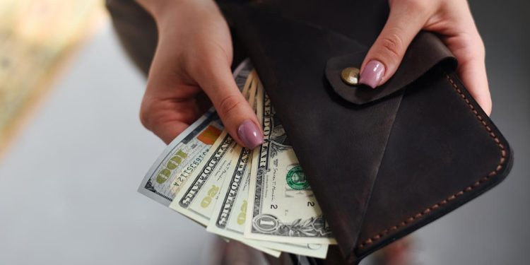 How to deposit cash into a bank account​