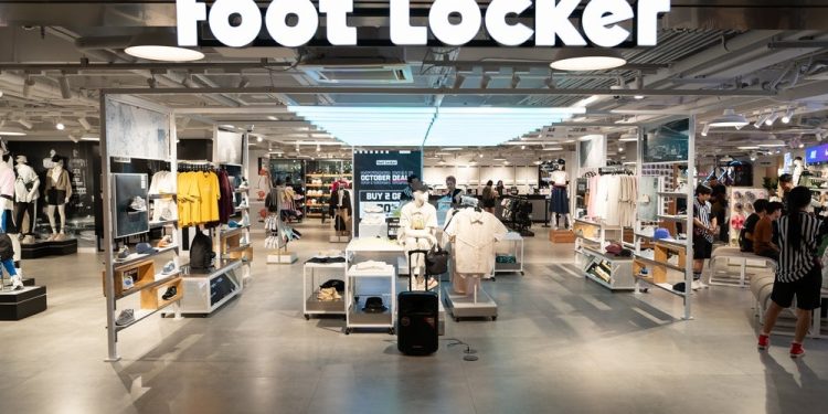 Foot Locker Q4 Earnings: EPS Beat, Sales Miss, Comps Up 2.6%, Margin Expansion And More – Foot Locker (NYSE:FL)