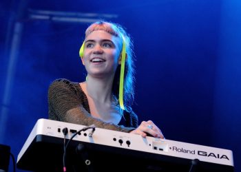 Grimes Slams Elon Musk for Putting Their Children in Spotlight: ‘I’ve Tried Begging Public And My Kids’ Dad To Keep Them Offline’ – Tesla (NASDAQ:TSLA)