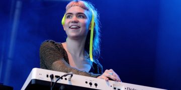 Grimes Slams Elon Musk for Putting Their Children in Spotlight: ‘I’ve Tried Begging Public And My Kids’ Dad To Keep Them Offline’ – Tesla (NASDAQ:TSLA)
