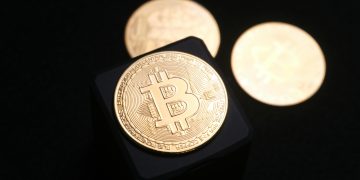 Bitcoin’s Short-Term Holders Near Capitulation With $7B Losses, Yet Remain Within Bull Market Bounds