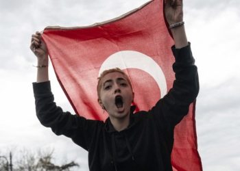 Turkey spends record $12bn defending lira after Erdoğan rival’s arrest