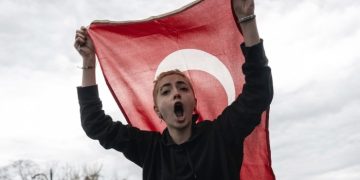 Turkey spends record $12bn defending lira after Erdoğan rival’s arrest