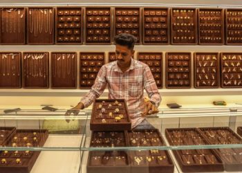 Indians shift to gold investments as local equities founder