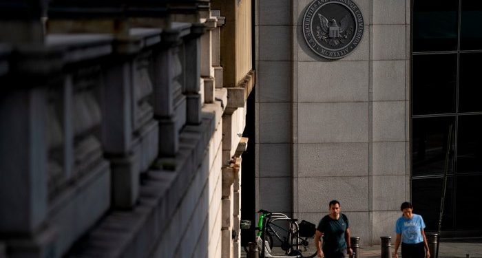 Apollo’s private credit ETF claims to have squared the circle