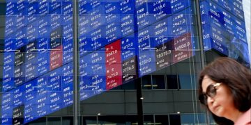 Global stock markets tumble as Donald Trump’s tariffs loom