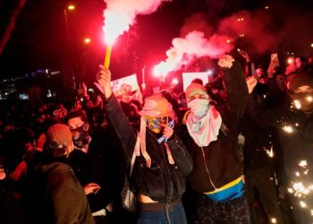 Tens of thousands protest in Turkey against arrest of Erdoğan rival
