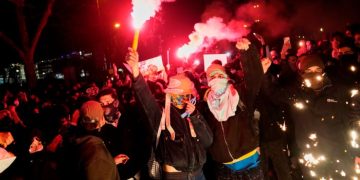 Tens of thousands protest in Turkey against arrest of Erdoğan rival