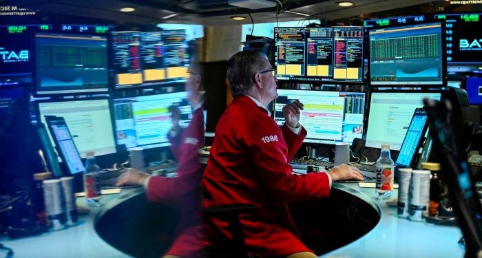 Investors slash US equity holdings by most ever, BofA survey shows