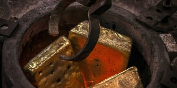 Gold hits $3,000 for first time on global growth fears