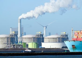 Maersk warns shipping carbon trading plan would encourage LNG use