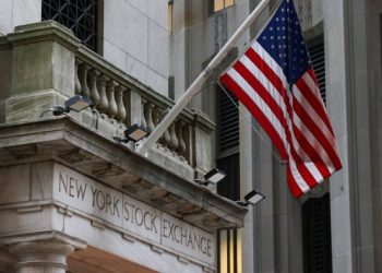 Wall Street stocks slide as sell-off in tech shares picks up pace