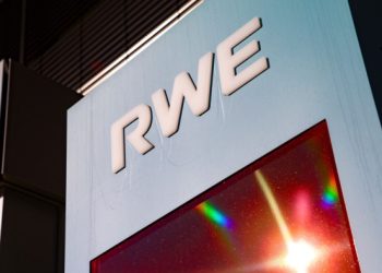 US activist Elliott takes 5% stake in RWE