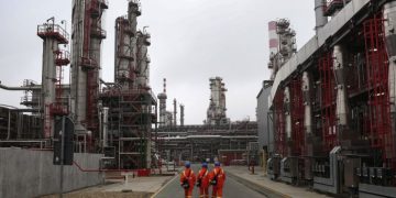 Serbia faces losing access to oil imports as sanctions deadline looms