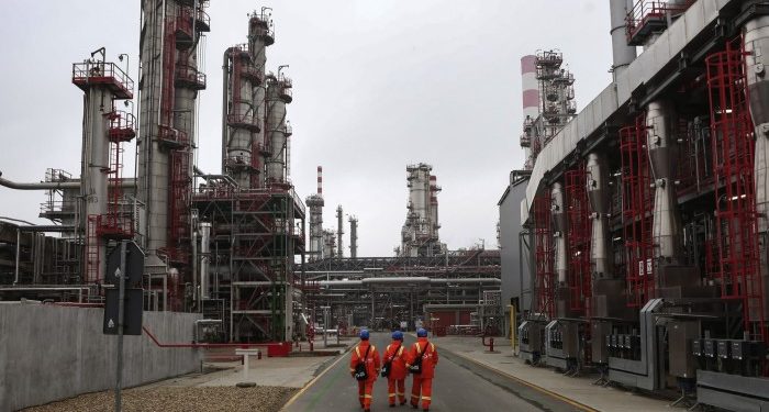 Serbia faces losing access to oil imports as sanctions deadline looms