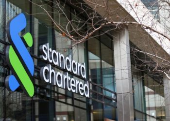 Standard Chartered boss offloads £2.8mn of shares