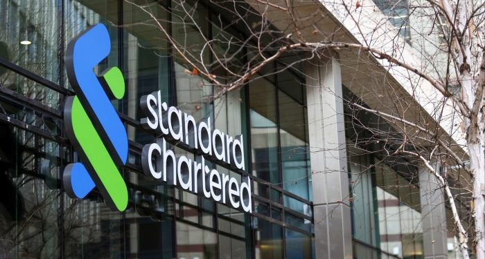 Standard Chartered boss offloads £2.8mn of shares