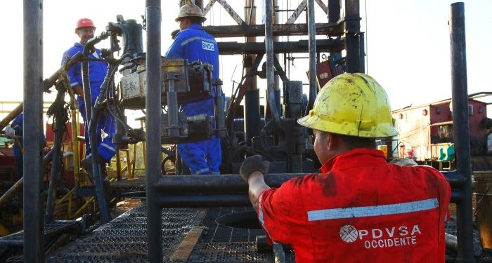 Trump revokes permits for oil companies in Venezuela to pressure Maduro