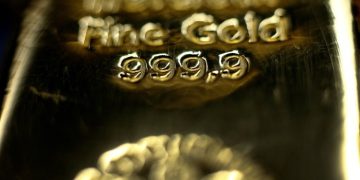 Gold investors chase the carat, ignore the stick