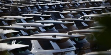 British Carmaker Jaguar Land Rover Pauses Shipments to U.S.