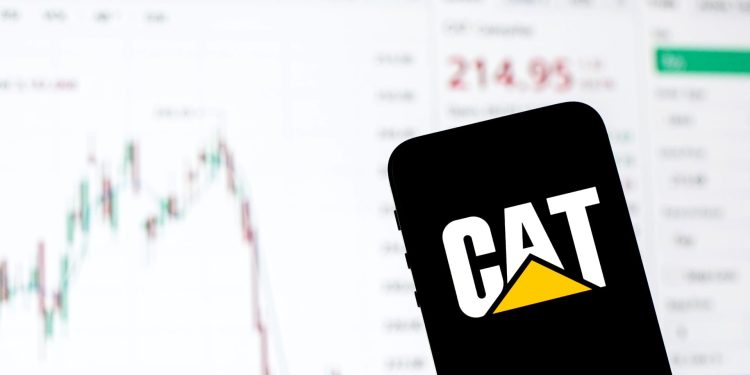Stocks making the biggest moves midday: PLTR, CAT, AAPL JPM
