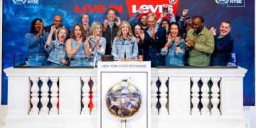 Stocks making the biggest moves premarket: LEVI, UNH, MRVL, AVGO