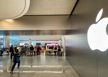 Stocks making the biggest moves premarket: AAPL, BA, JPM