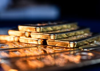 Is this a good time to buy gold? Experts weigh in