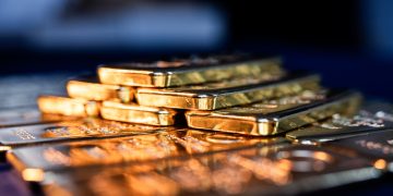 Is this a good time to buy gold? Experts weigh in