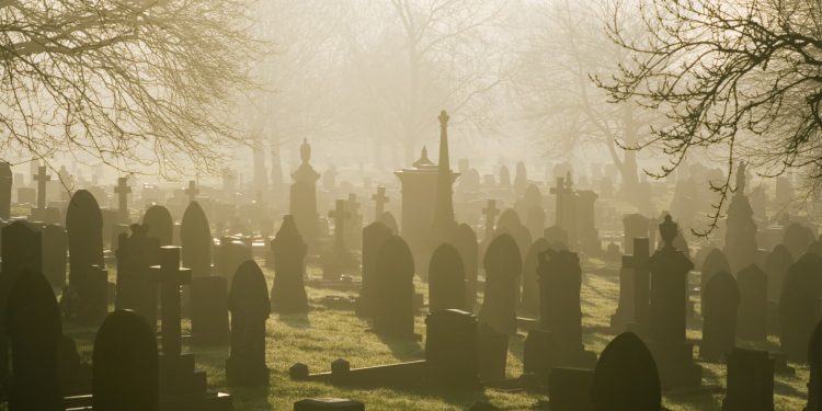 Here’s why ‘dead’ investors outperform the living