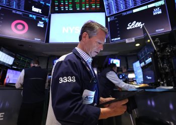 Should investors dump U.S. stocks for international equities? Experts weigh in